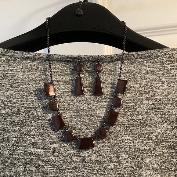 NWOT - Liz Claiborne Modern Bronze Necklace Earrings Bracelet Set - Picture 2 of 10